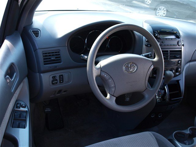 Toyota Sienna 2008 photo 5