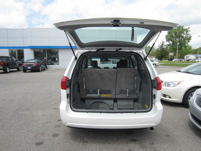 Toyota Sienna 2008 photo 13