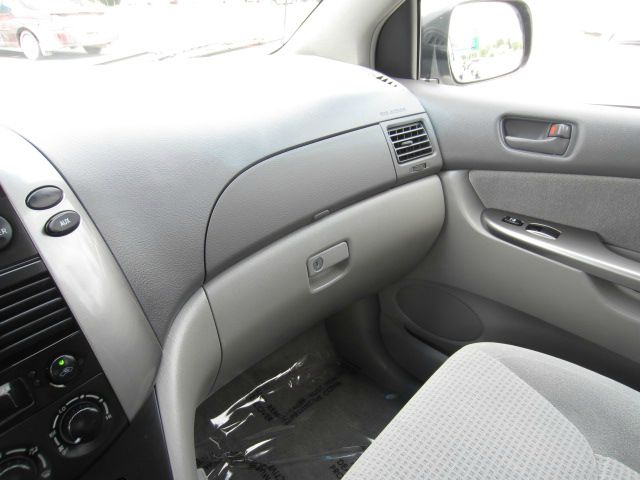 Toyota Sienna 2008 photo 3