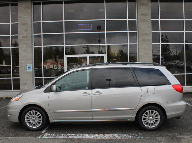 Toyota Sienna 2008 photo 2