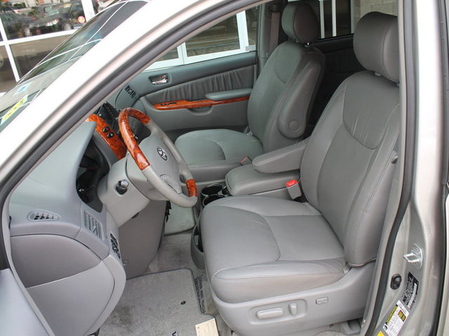 Toyota Sienna 2008 photo 4