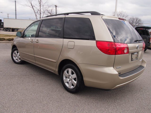 Toyota Sienna 2008 photo 1