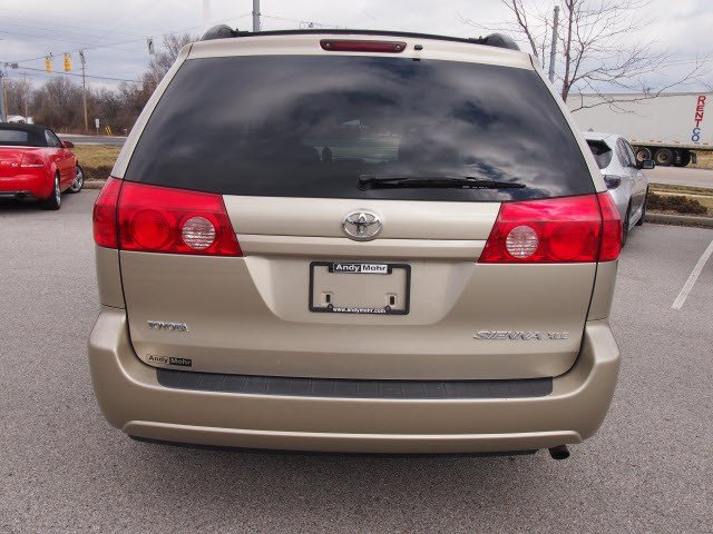 Toyota Sienna 2008 photo 4