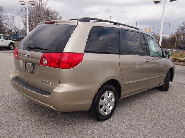 Toyota Sienna 2008 photo 5