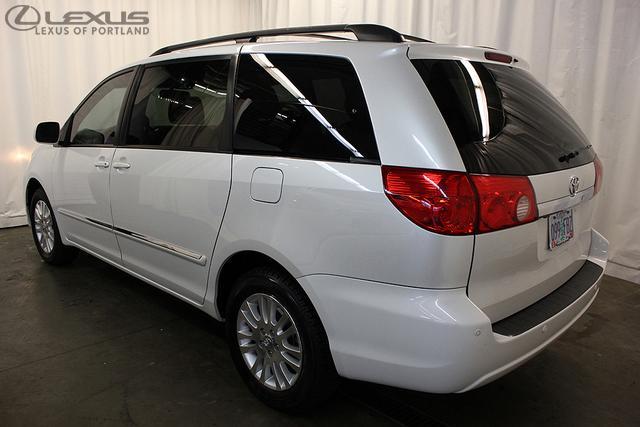 Toyota Sienna 2008 photo 3