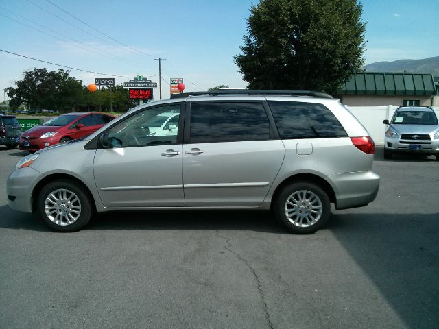 Toyota Sienna 2008 photo 3