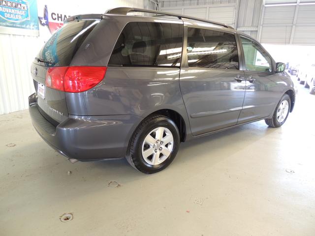 Toyota Sienna 2008 photo 3