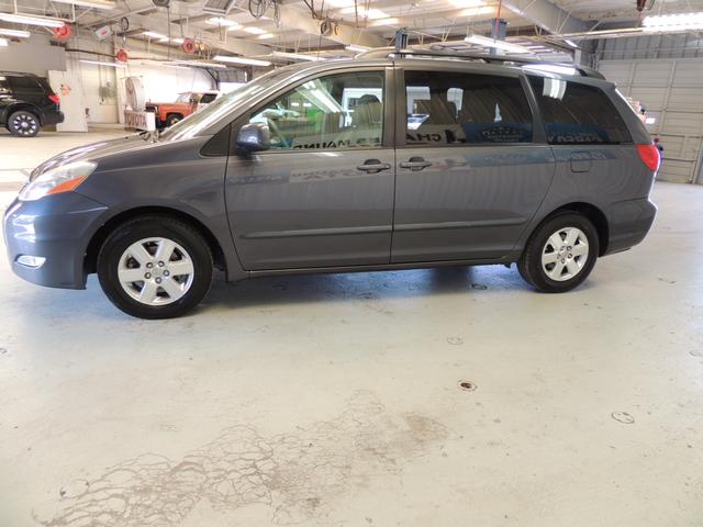 Toyota Sienna 2008 photo 4