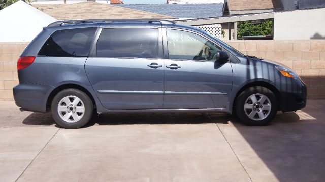 Toyota Sienna 2008 photo 4