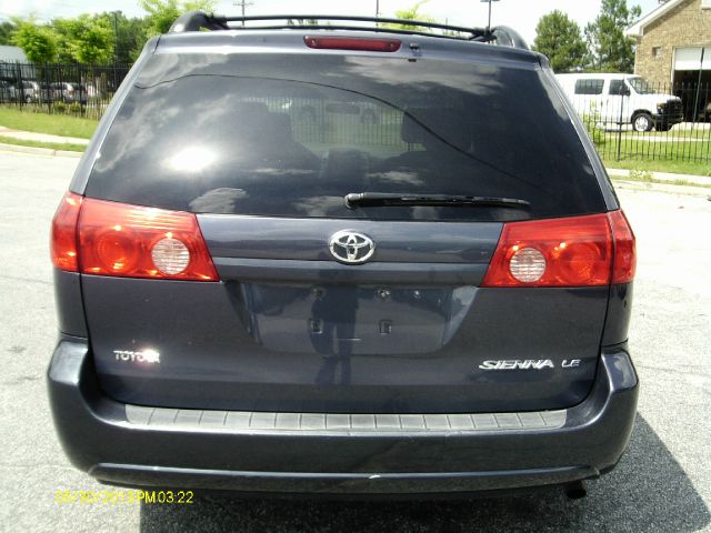 Toyota Sienna 2008 photo 3