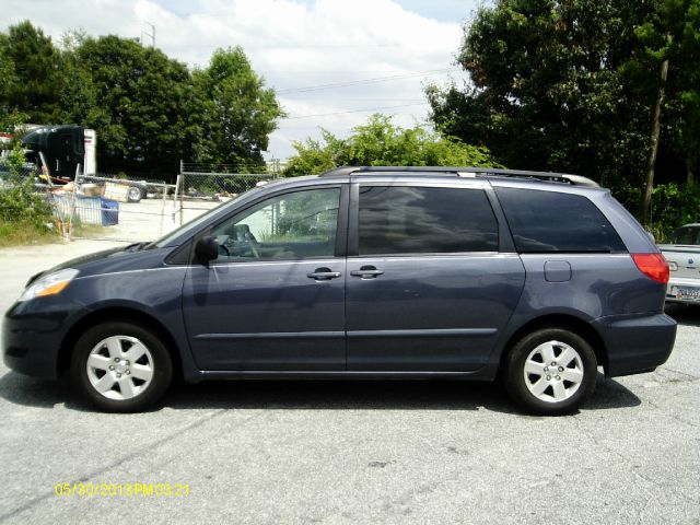 Toyota Sienna 2008 photo 4