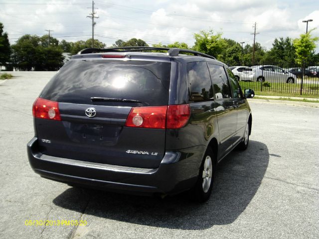 Toyota Sienna 2008 photo 8