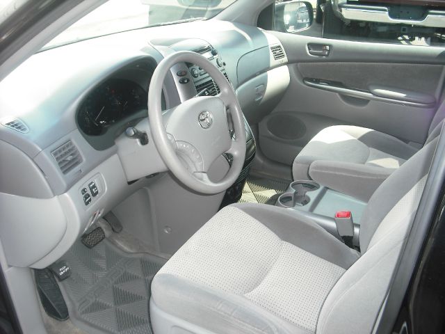 Toyota Sienna 2009 photo 2