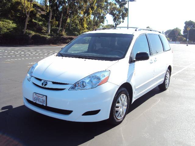 Toyota Sienna 2009 photo 1