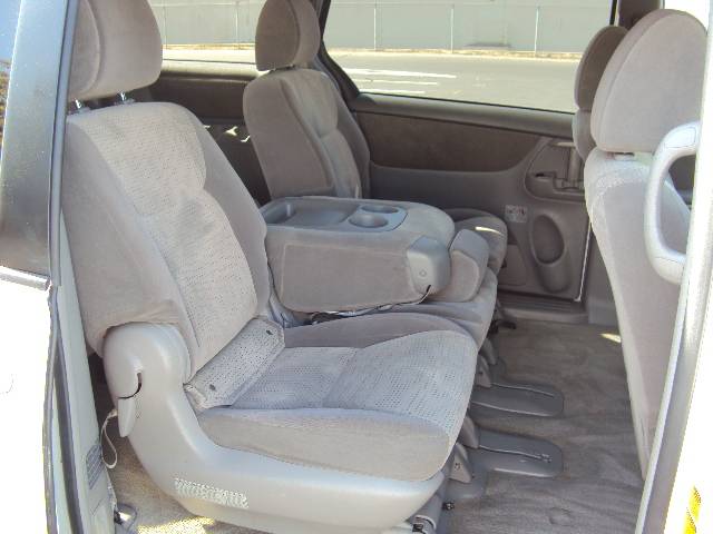 Toyota Sienna 2009 photo 4