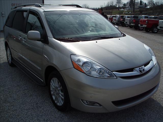 Toyota Sienna Eddie Bauer 4x4 MiniVan