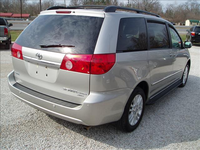 Toyota Sienna 2009 photo 1