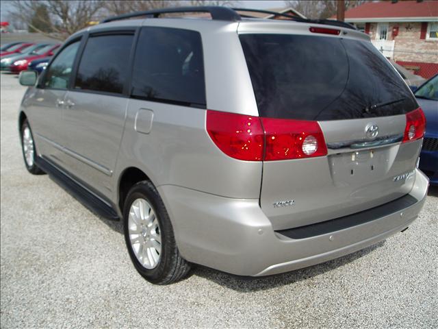 Toyota Sienna 2009 photo 2