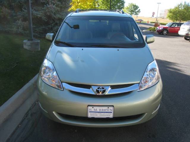 Toyota Sienna 2009 photo 4