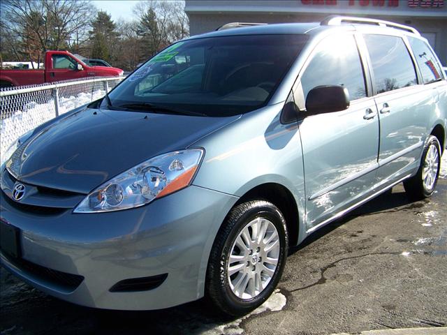 Toyota Sienna 4.6L XLT Sport MiniVan