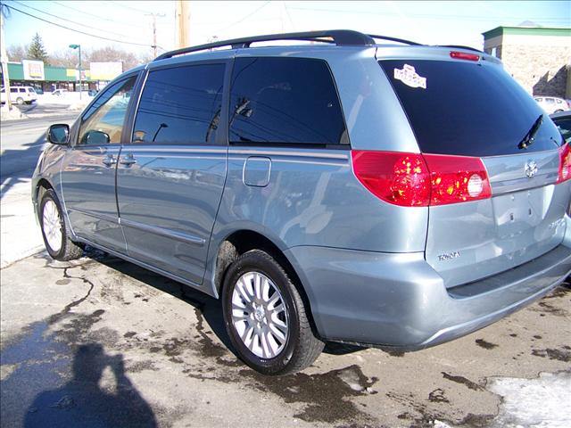 Toyota Sienna 2009 photo 1