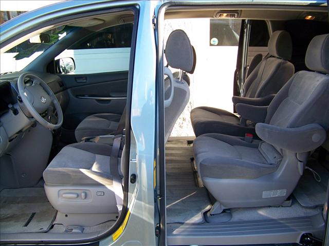 Toyota Sienna 2009 photo 4