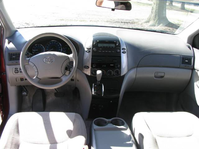 Toyota Sienna 2009 photo 1