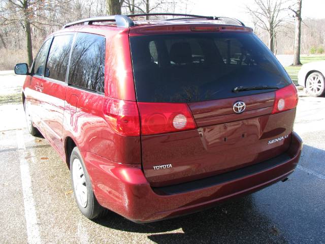 Toyota Sienna 2009 photo 2