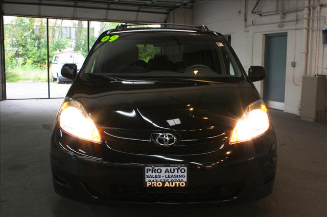 Toyota Sienna 2009 photo 1