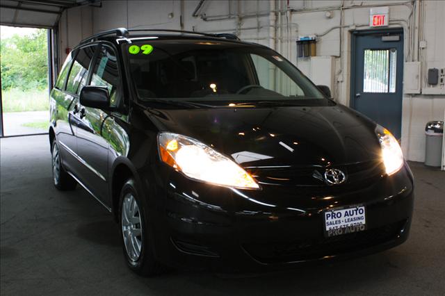 Toyota Sienna 2009 photo 2