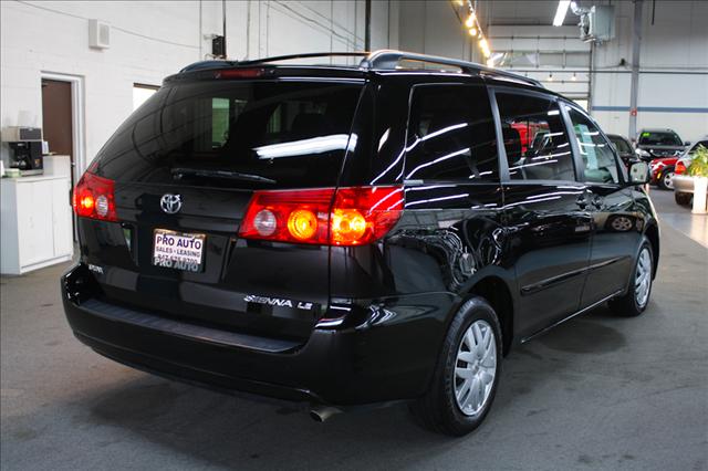 Toyota Sienna 2009 photo 3