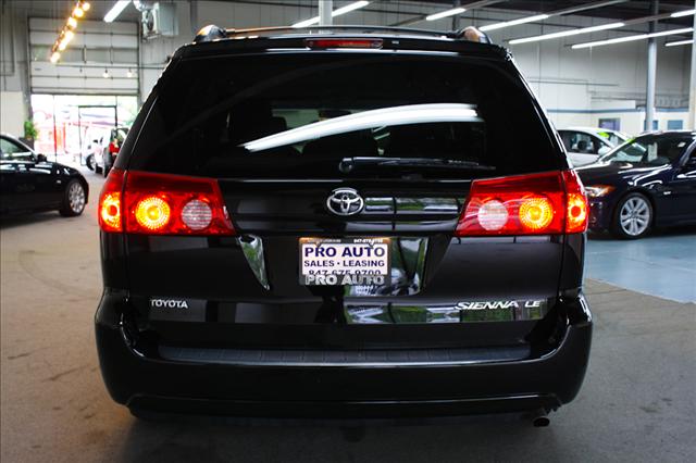 Toyota Sienna 2009 photo 4