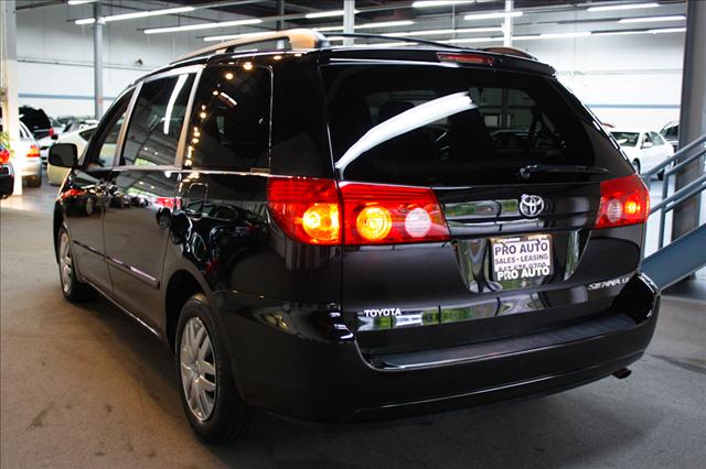 Toyota Sienna 2009 photo 5