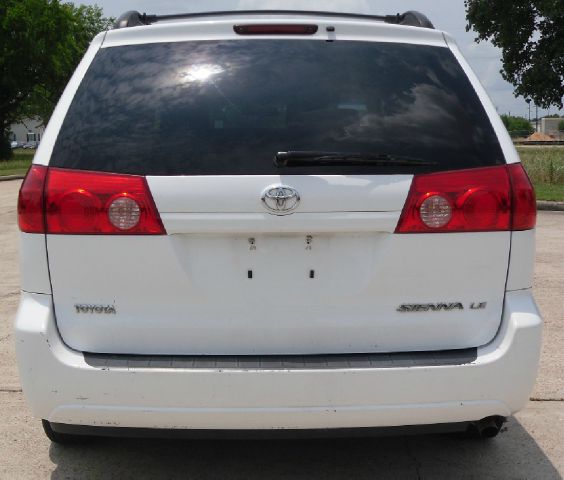 Toyota Sienna 2009 photo 8