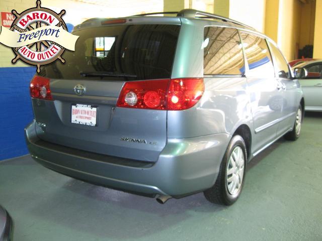 Toyota Sienna 2009 photo 2