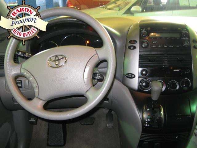 Toyota Sienna 2009 photo 4