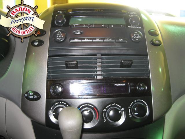 Toyota Sienna 2009 photo 5