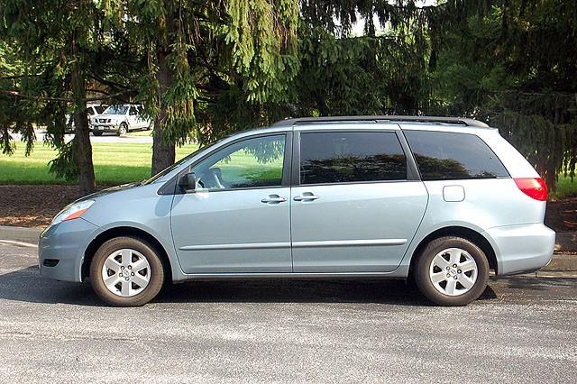 Toyota Sienna 2009 photo 1