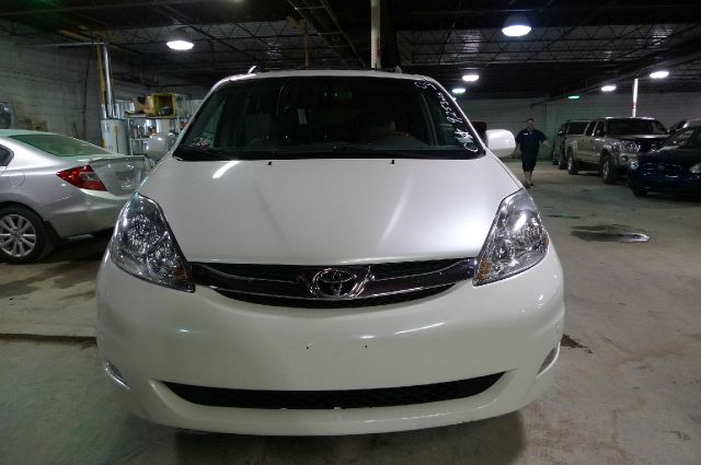 Toyota Sienna 2009 photo 4