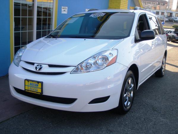 Toyota Sienna 2009 photo 3