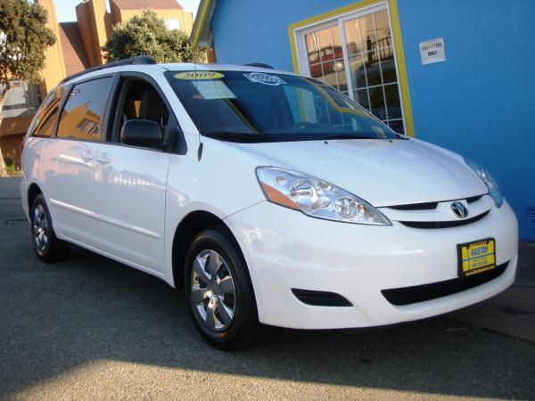 Toyota Sienna 2009 photo 4