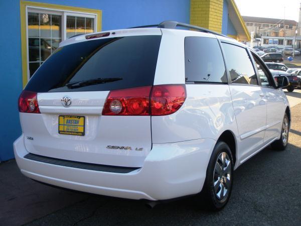 Toyota Sienna 2009 photo 5