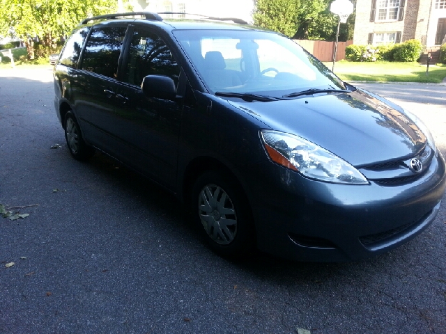 Toyota Sienna 2009 photo 2