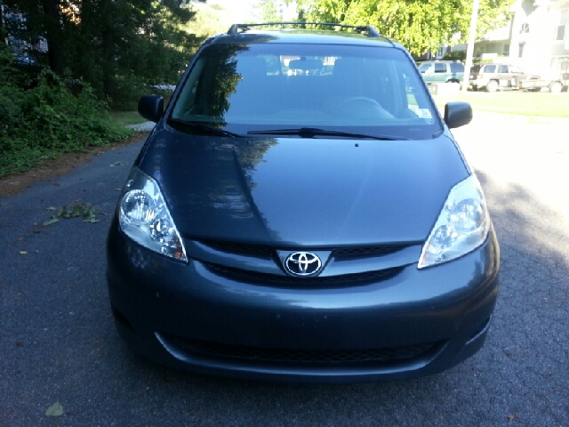 Toyota Sienna 2009 photo 4