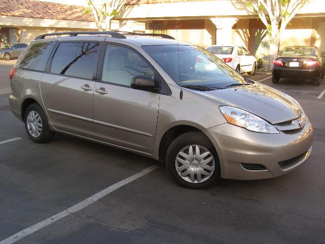 Toyota Sienna 2009 photo 1