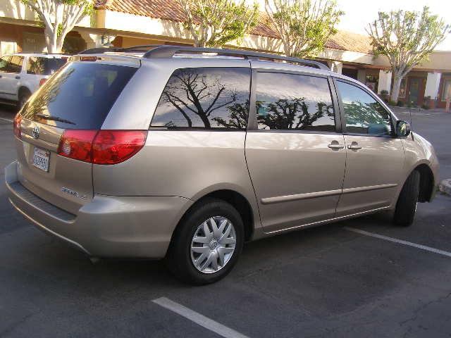 Toyota Sienna 2009 photo 3