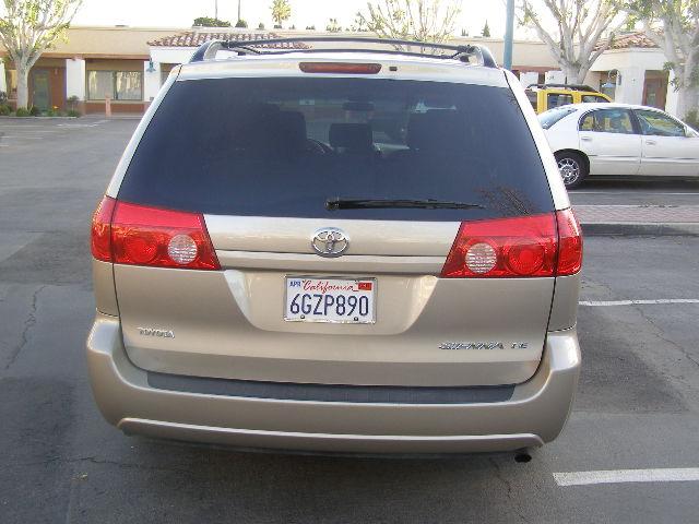 Toyota Sienna 2009 photo 4