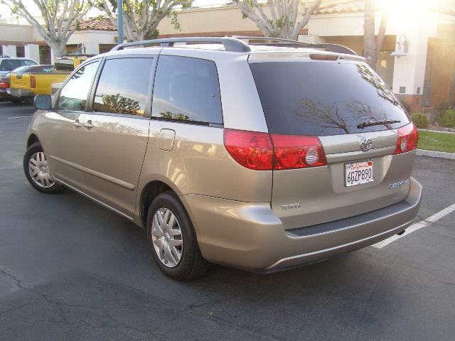 Toyota Sienna 2009 photo 5