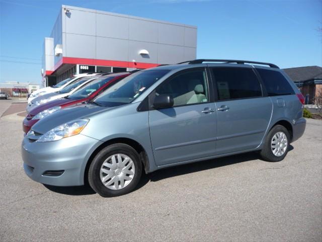 Toyota Sienna 2009 photo 1