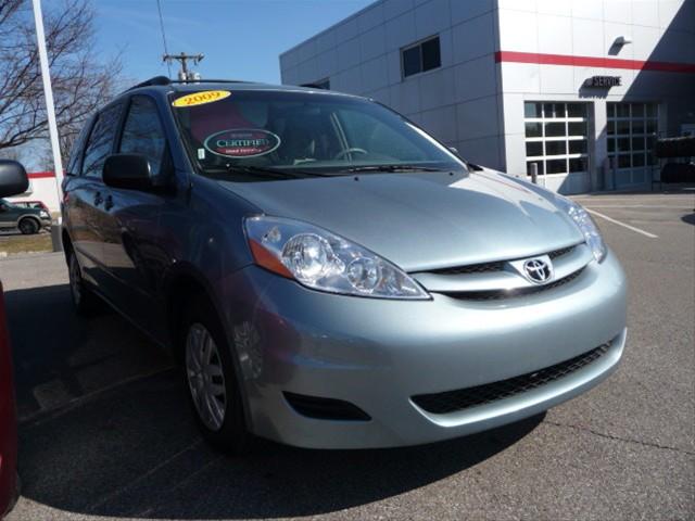 Toyota Sienna 2009 photo 2